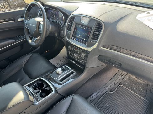 Used 2018 Chrysler 300 Limited w/ Safetytec Plus Group RWD image 20