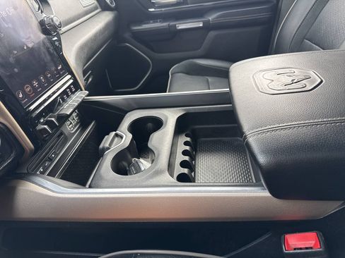 Used 2019 RAM 1500 Laramie AWD/4WD image 35