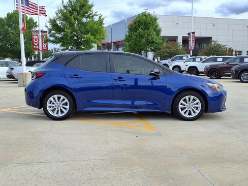 Certified 2025 Toyota Corolla SE FWD image 4
