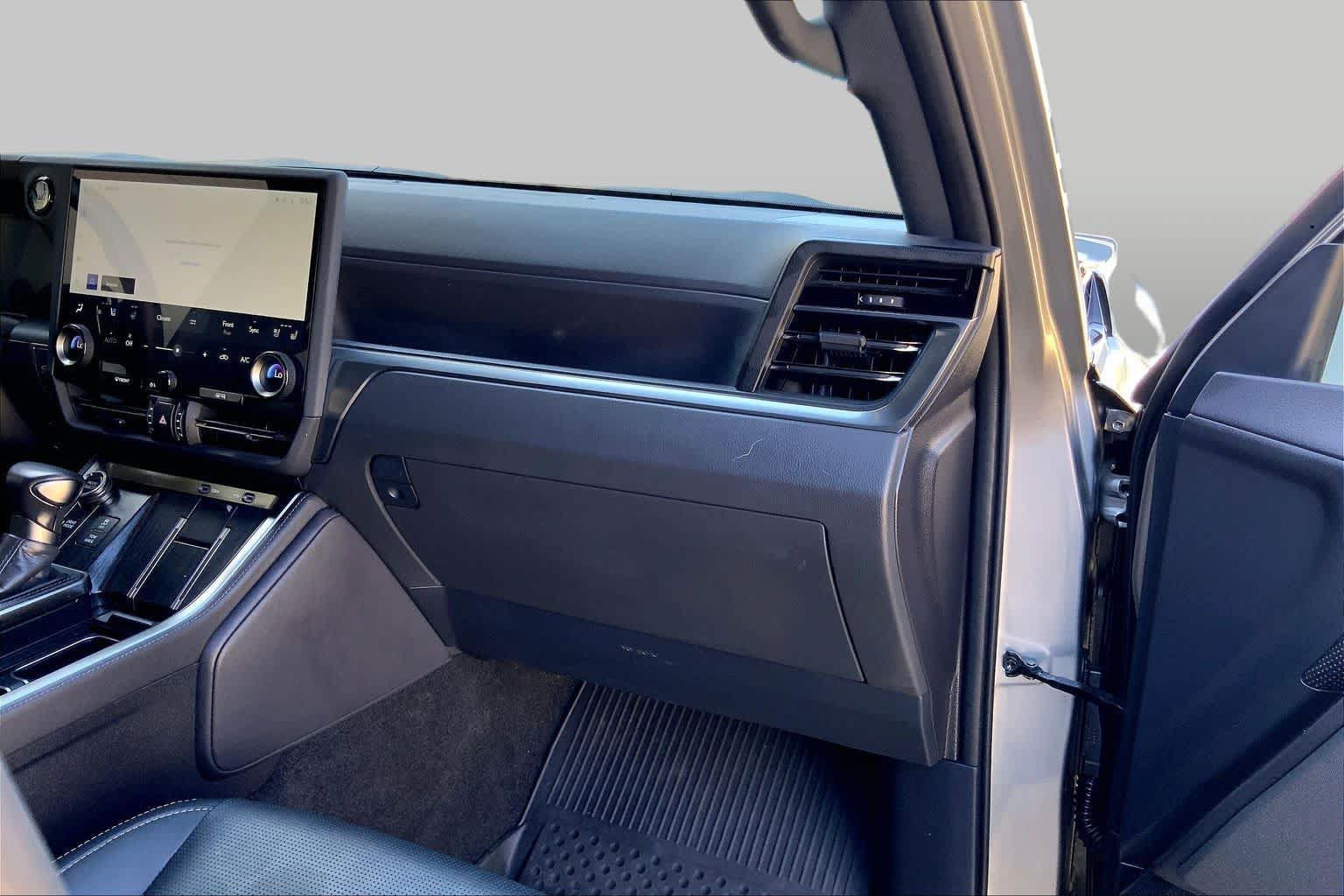 Used 2025 Lexus GX 550 w/ Accessory Package (2T) AWD/4WD image 36