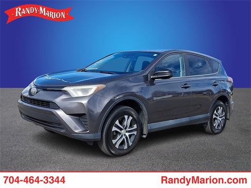 Used 2017 Toyota RAV4 LE image 1