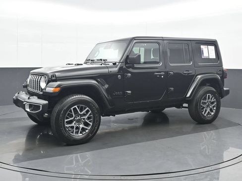 Used 2025 Jeep Wrangler Unlimited Sahara AWD/4WD image 2