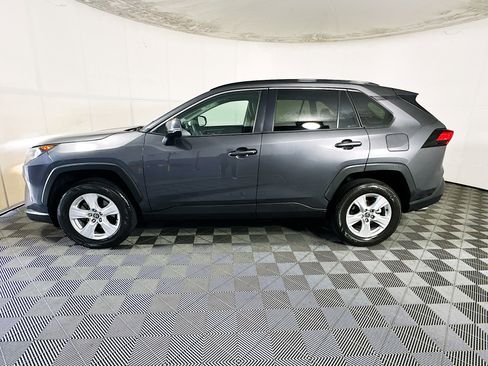 Used 2021 Toyota RAV4 XLE w/ Convenience Package FWD image 6