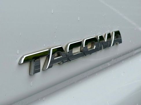 Used 2015 Toyota Tacoma PreRunner w/ SR5 Package RWD image 15