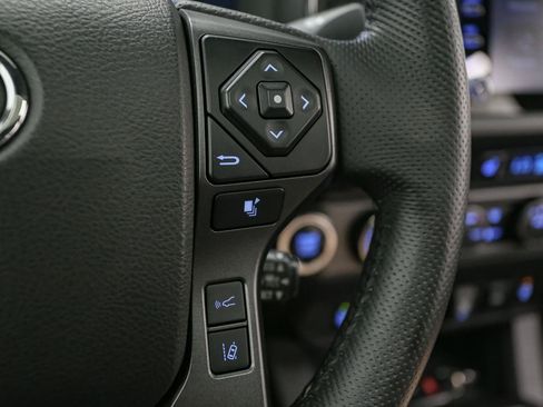 Used 2022 Toyota Tacoma TRD Off-Road w/ TRD Premium Off Road Package AWD/4WD image 37