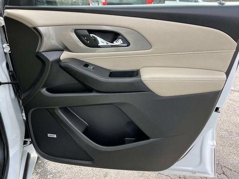 Used 2022 Chevrolet Traverse Premier FWD image 26