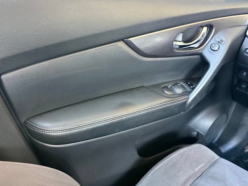 Used 2015 Nissan Rogue S AWD/4WD image 32