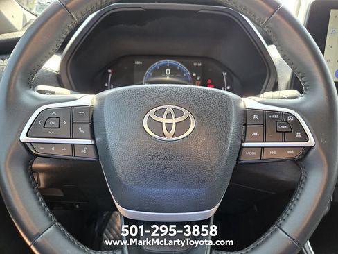 Used 2025 Toyota Grand Highlander AWD image 22