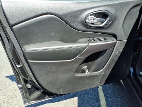 Used 2021 Jeep Cherokee Limited AWD/4WD image 17