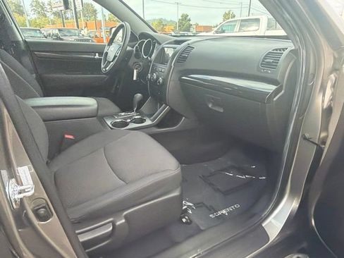 Used 2011 Kia Sorento LX w/ Convenience Pkg AWD/4WD image 9