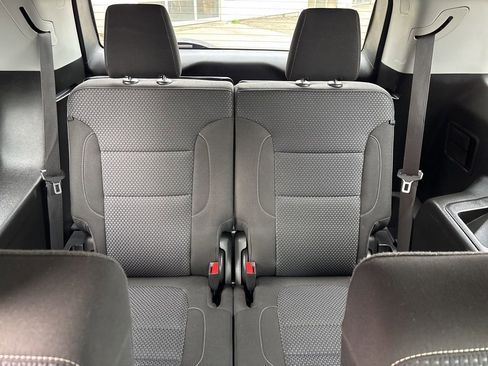 Used 2023 GMC Acadia SLE w/ Driver Convenience Package image 25