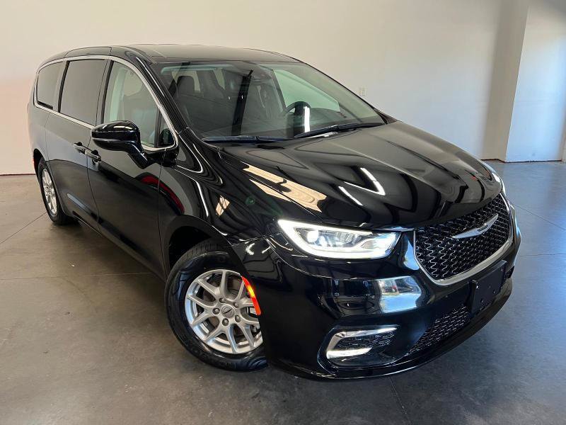Used 2024 Chrysler Pacifica Touring-L FWD image 27