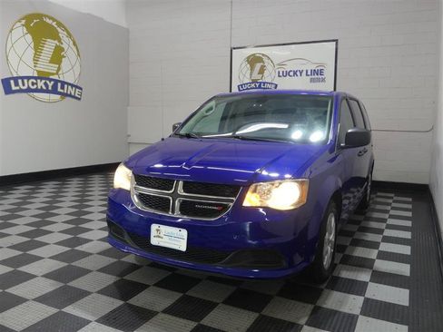 Used 2019 Dodge Grand Caravan SE w/ UConnect Hands-Free Group FWD image 4