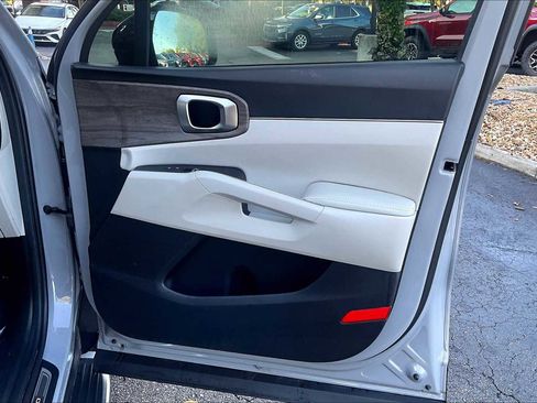 Used 2022 Kia Sorento EX w/ Panoramic Sunroof Package image 23