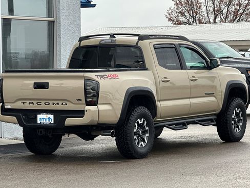 Used 2016 Toyota Tacoma TRD Off-Road image 3