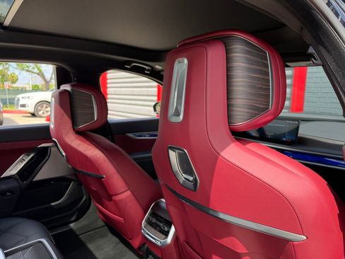 Used 2023 BMW 740i image 18