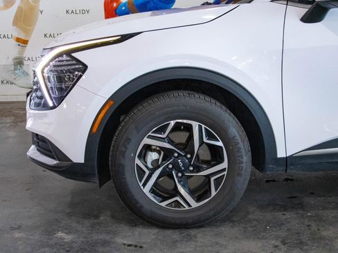 Used 2025 Kia Sportage LX image 15