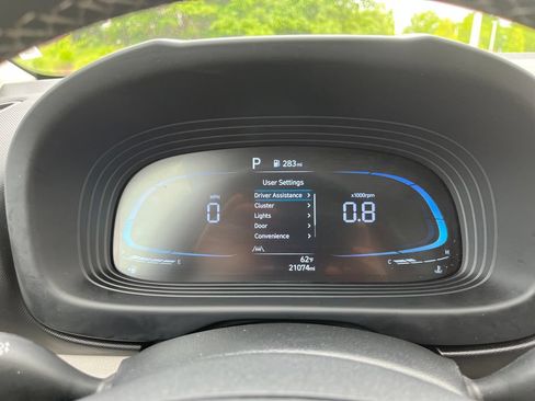 Used 2025 Hyundai Venue SEL FWD image 16