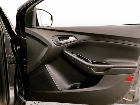 Used 2015 Ford Focus SE FWD image 23