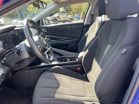 Used 2025 Hyundai Elantra SEL FWD image 9