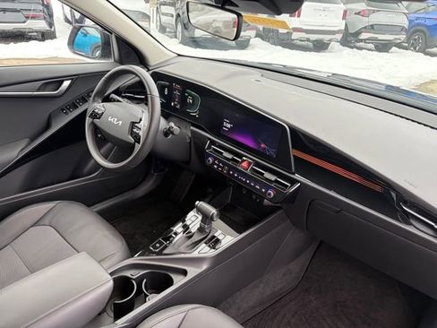 Certified 2023 Kia Niro EX image 7
