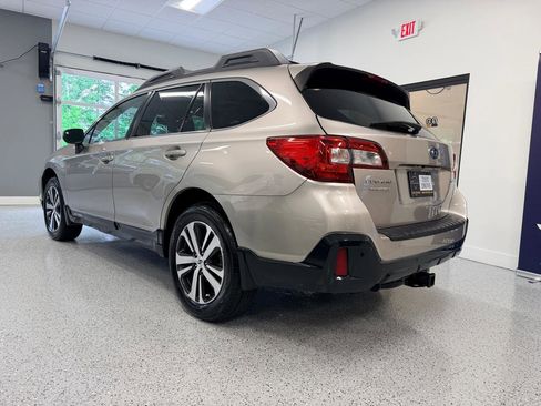 Used 2018 Subaru Outback 2.5i Limited AWD/4WD image 5