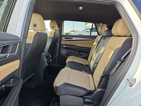 New 2026 Volkswagen Atlas Cross Sport SE image 9