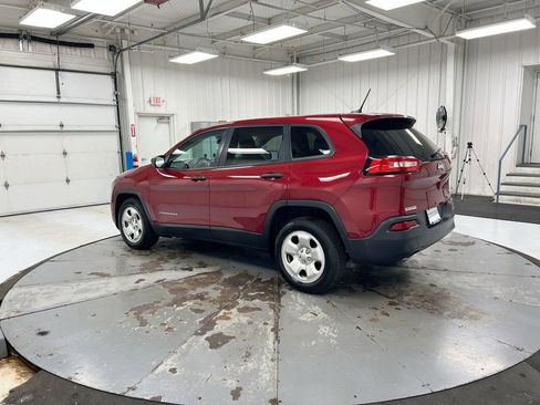 Used 2016 Jeep Cherokee Sport FWD image 12
