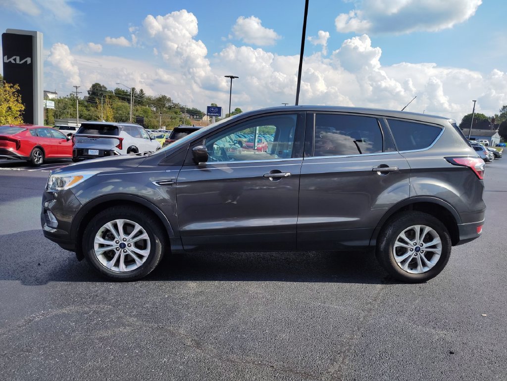 Used 2017 Ford Escape SE AWD/4WD image 3