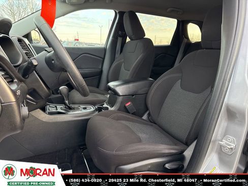 Used 2019 Jeep Cherokee Latitude w/ Popular Appearance Group image 12