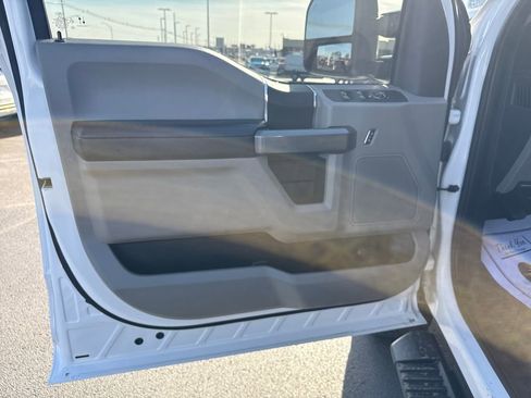 Used 2020 Ford F250 XLT w/ FX4 Off-Road Package image 12