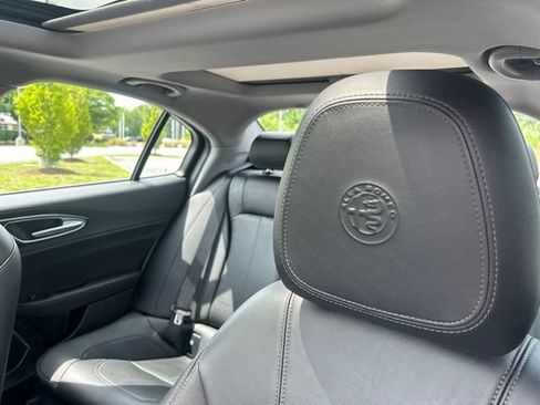Used 2018 Alfa Romeo Giulia AWD image 30
