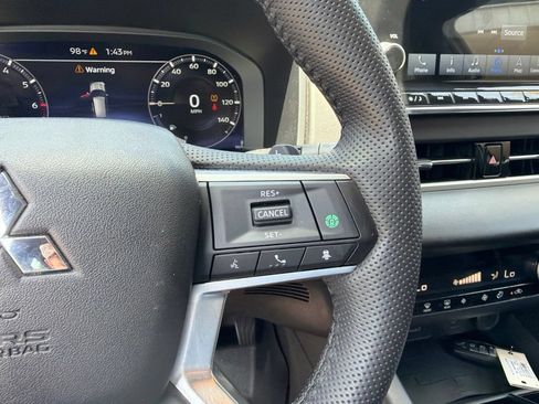 Used 2024 Mitsubishi Outlander SE Black Edition FWD image 23