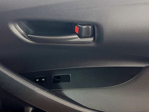 Used 2022 Toyota Corolla LE FWD image 32