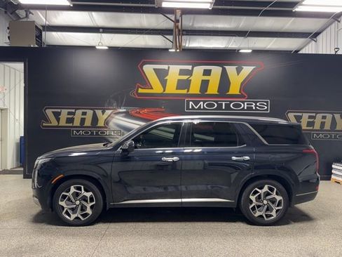 Used 2022 Hyundai Palisade Calligraphy w/ Winter Package image 2