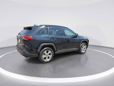 Certified 2021 Toyota RAV4 XLE Premium AWD/4WD image 8