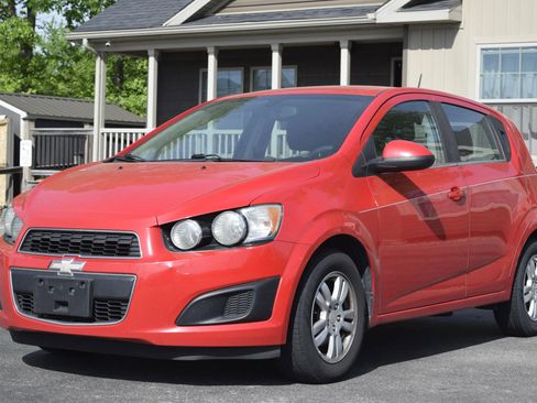 Used 2015 Chevrolet Sonic LT FWD image 1