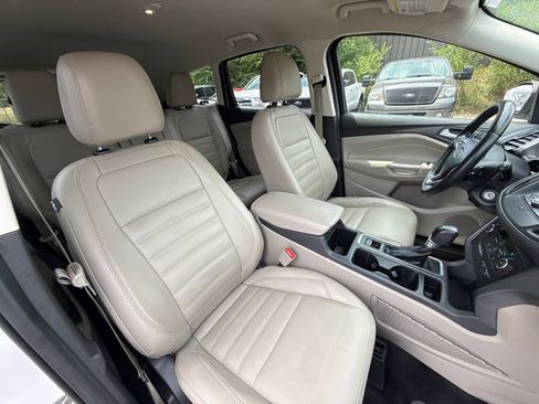 Used 2017 Ford Escape SE w/ SE Leather Comfort Package FWD image 16