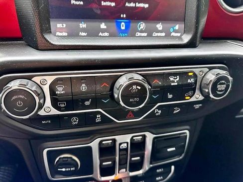 Used 2018 Jeep Wrangler Unlimited Rubicon image 25