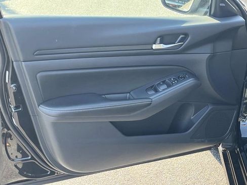 Used 2025 Nissan Altima 2.5 SV FWD image 23