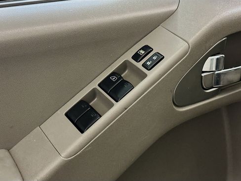 Used 2021 Nissan Frontier SV w/ Midnight Edition Floor Mats image 15