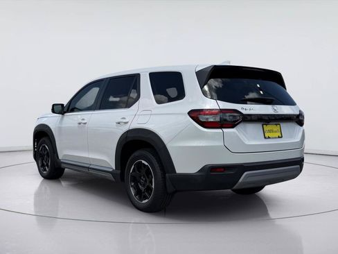 Used 2025 Honda Pilot EX-L image 3