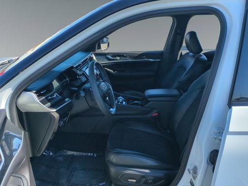 Used 2023 Jeep Grand Cherokee Trailhawk image 9