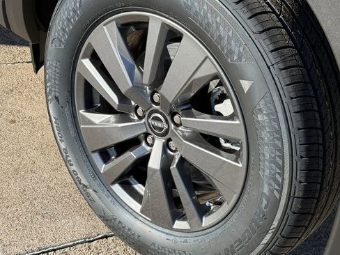 New 2026 Nissan Pathfinder SV image 10