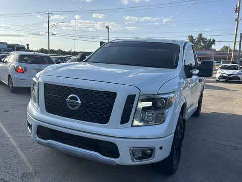 Used 2018 Nissan Titan PRO-4X AWD/4WD image 4