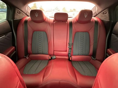 Used 2018 Maserati Ghibli S GranLusso RWD image 17