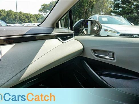 Used 2020 Toyota Corolla LE FWD image 30