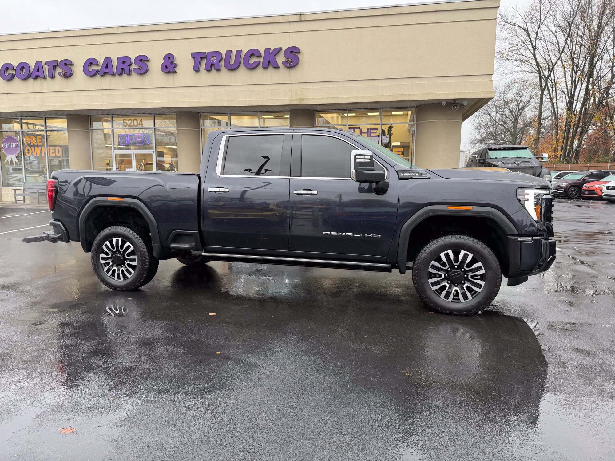 Used 2024 GMC Sierra 3500 Denali Ultimate AWD/4WD image 7
