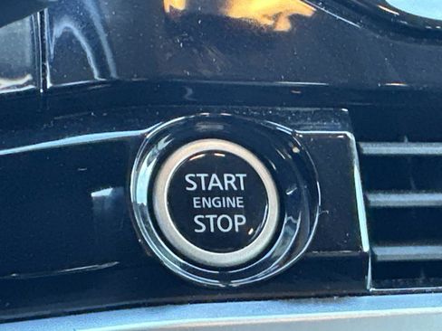 Used 2024 Nissan Pathfinder SV image 11