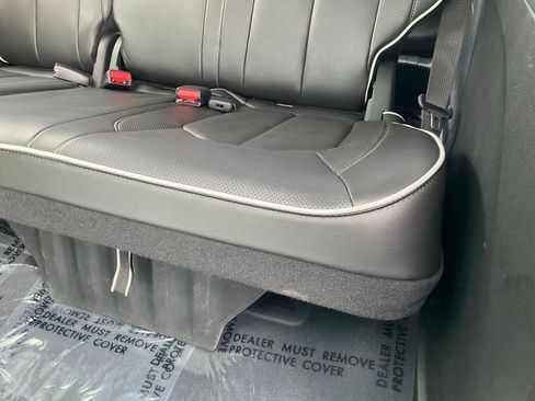 Used 2023 Chrysler Pacifica Limited w/ S Appearance Package FWD image 31